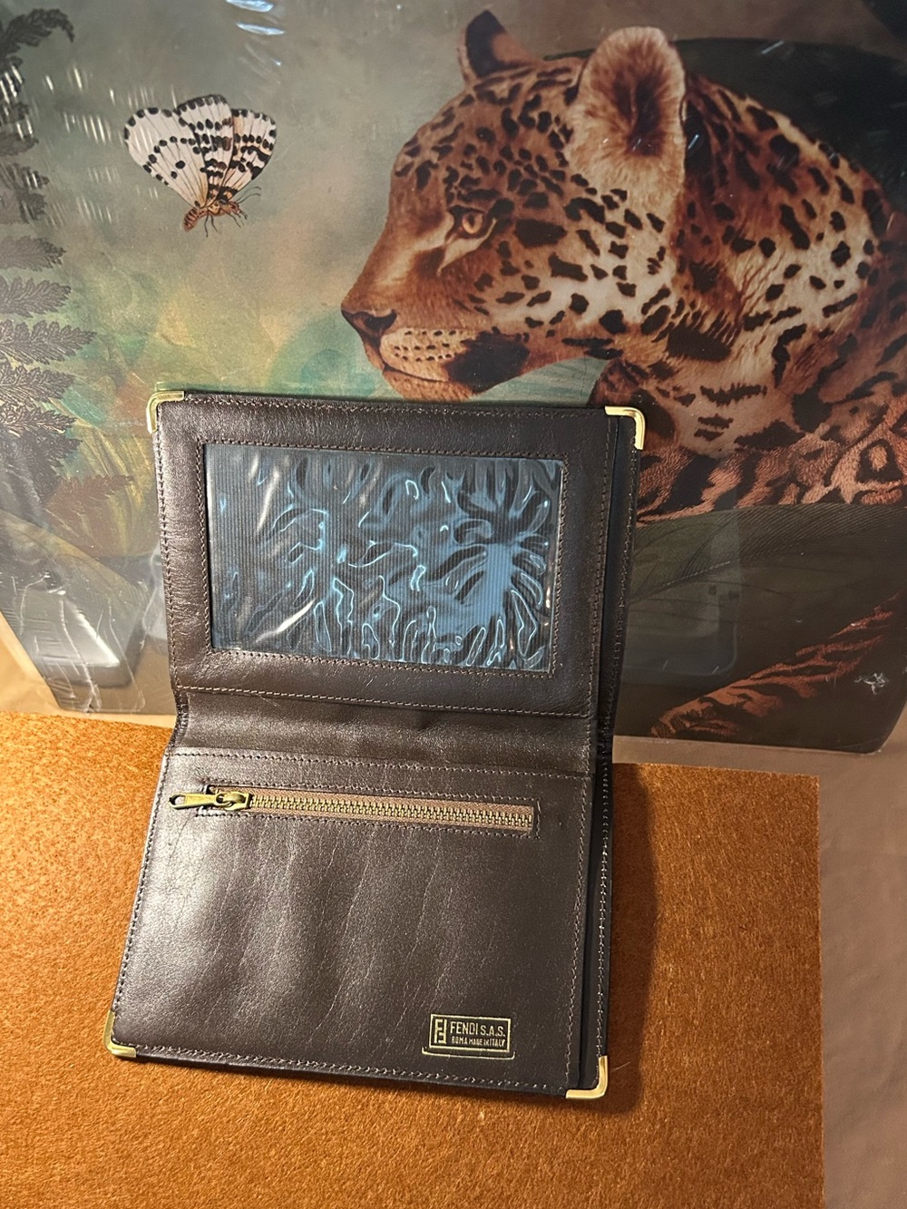 FENDI Pre-Loved Wallet or Passport Holder - Unisex - Picture 6 of 8